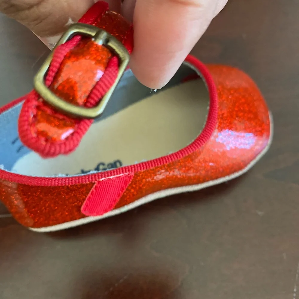 BABYGAP ❤️RED❤️ GLITTER VELCRO STRAP DRESS UP BABY SHOES SIZE 3-6months 🌟EUC🌟
